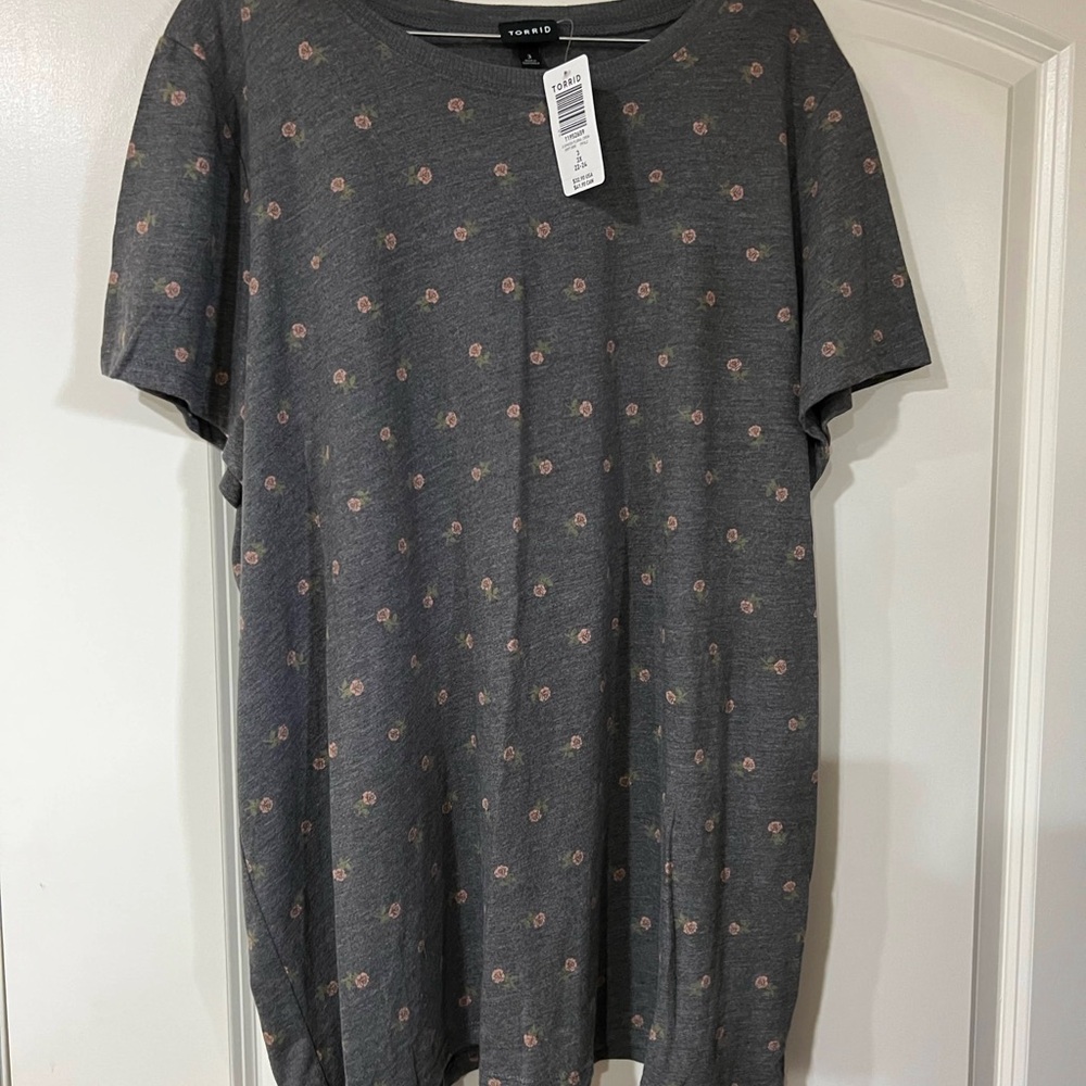 Torrid Gray T-Shirt with Pink Floral Design